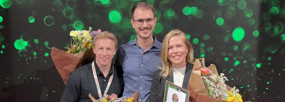 Årets Unga Hållbarhetsprofil 2024 blev Simon Iaffa Nylén, här tillsammans med finalisterna Tobias Söderbom Olsson och Cecilia Safaee. Idag stänger nomineringen för 2025 års upplaga av tävlingen. In och nominera din favorit nu!