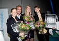 Fotbollslandslagets förbundskapten Erik Hamrén delade i går ut Stora Propertypriset till Caroline Törnqvist (KTH), Helena Lago och Ellen Herrlund (Malmö Högskola).