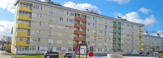 Inom kvarteret Guldvingen i stadsdelen Lextorp i Trollhättan arbetar Eidar och Serneke sedan 2018 i strategisk samverkan med renovering av bostäderna.