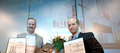 Johan Lins, ansvarig för projektutveckling på Åke Sundvall Projekt AB och Björn Ahrenby, arkitekt OWC tog emot diplomen för Årets Stockholmsbyggnad 2014. 