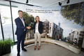 Serneke får uppdraget att bygga 179 lägenheter utmed Nissan i Halmstad åt HFAB. På bilden Ola Serneke, vd för Serneke Group AB och Marie Dellhag, fastighetsutvecklingschef på HFAB.